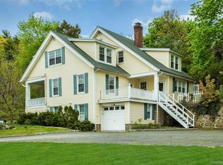 24 Youngs Hill Rd, Halesite, NY 11743