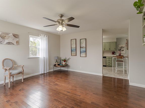 5th image of 1000 N Fairlawn West Cir