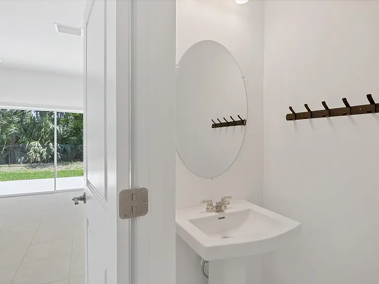 1/2 bath ground floor