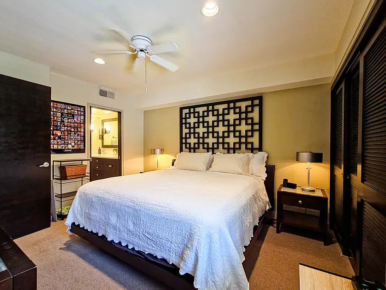 Secondary bedroom.