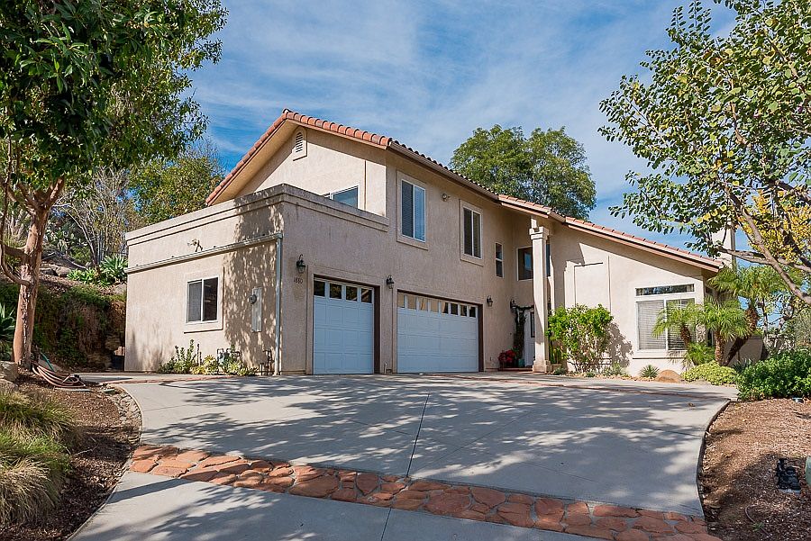 1st image of 689 W Washington Ave