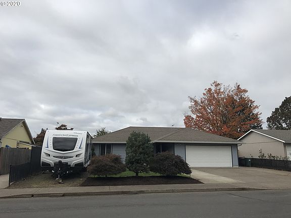 5th image of 687 SE 40th Ct