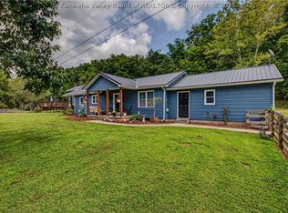39 Neal Ln, Hurricane, WV 25526