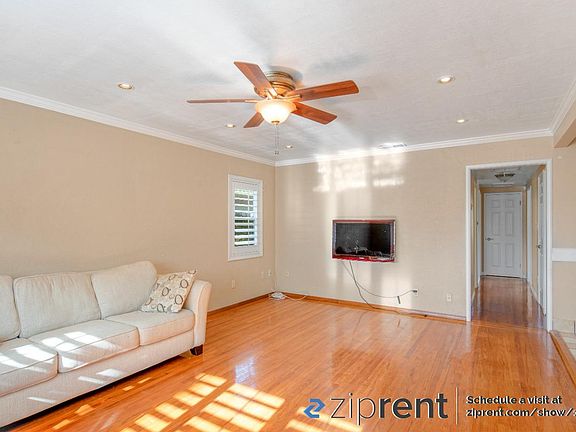 4th image of 3509 Cabrillo Ave