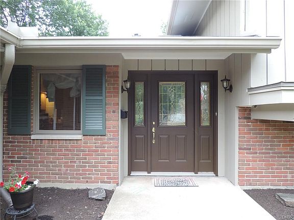 2nd image of 204 S Hill Ct