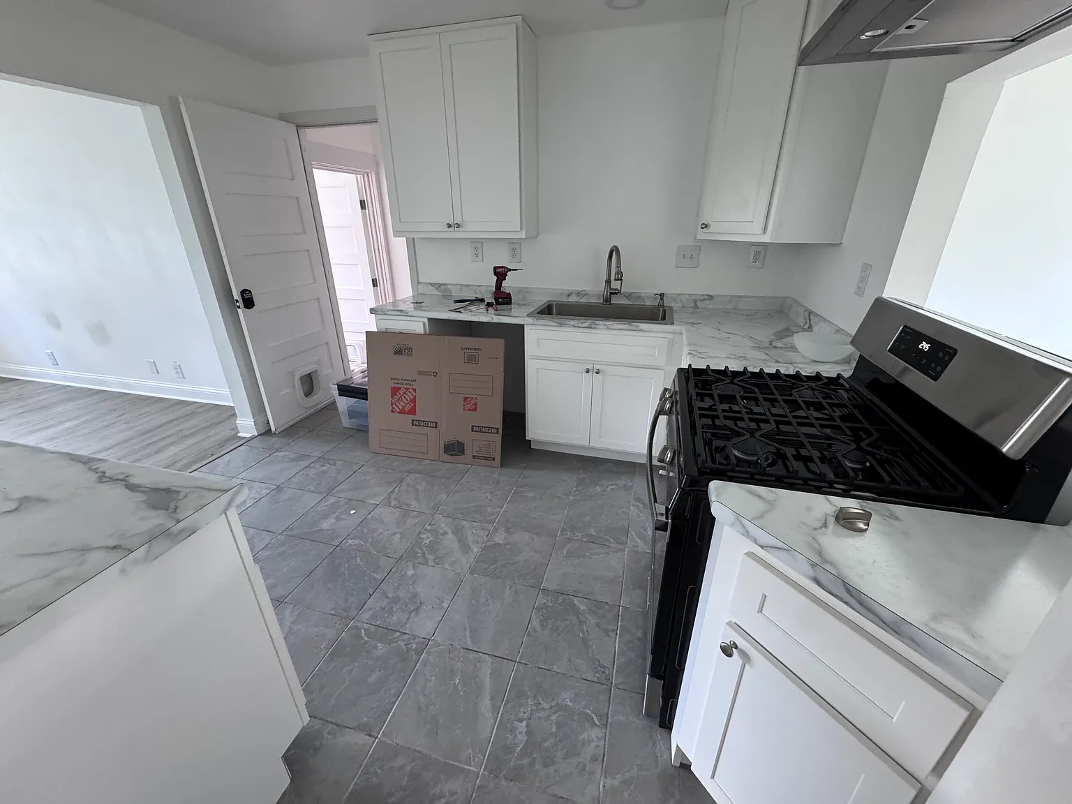 3 bed, 1158 sqft, $1,925 — Photo 3