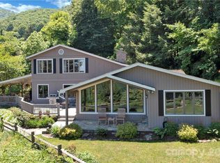 36 Bearfoot Ln, Waynesville, NC 28786