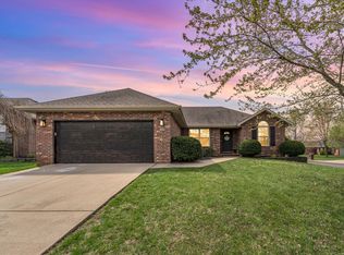 988 W Cambridge Ave, Nixa, MO 65714