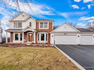 886 Royal Glen Dr, Cary, IL 60013