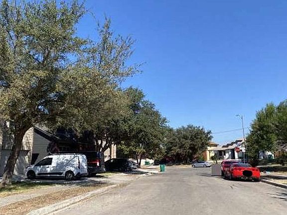 Exterior Neighborhood (street photo)