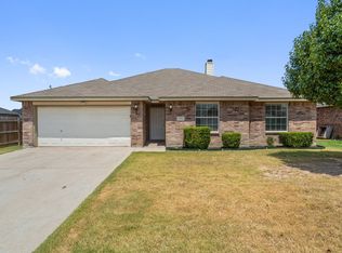909 Mesa Vista Dr, Crowley, TX 76036