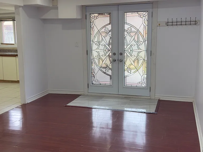 37 Rotherglen Rd N #BASEMENT — Photo 2