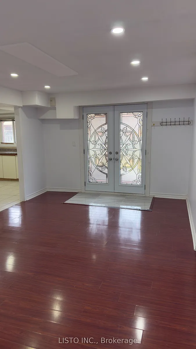 Building Photo - 37 Rotherglen Rd N #BASEMENT