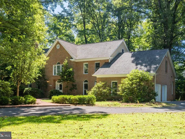 2548 Five Oaks Rd, Vienna, VA 22181