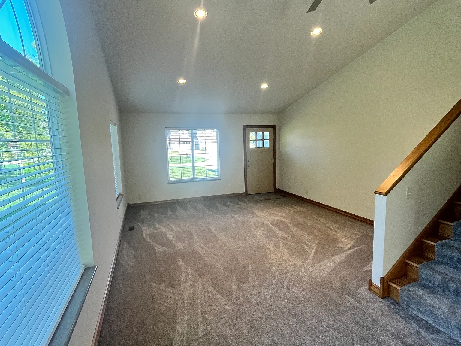3 bed, 2.5 bath, 10 sqft, $1,948 — Photo 3