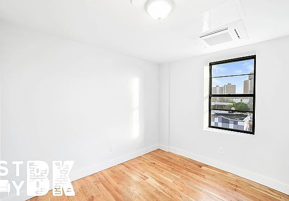 4th image of 2441 Dean St #3