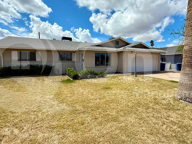 1275 E Loma Vista Dr — Photo 2