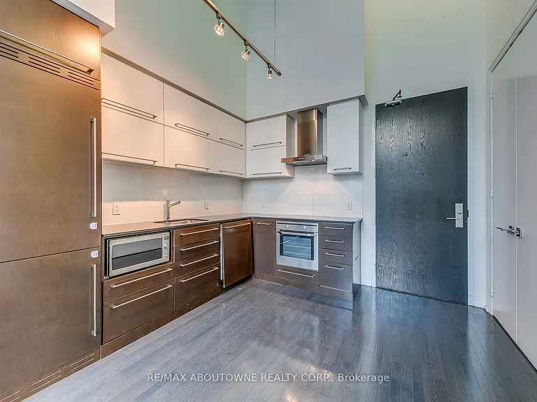 770 Bay St #202 — Photo 4