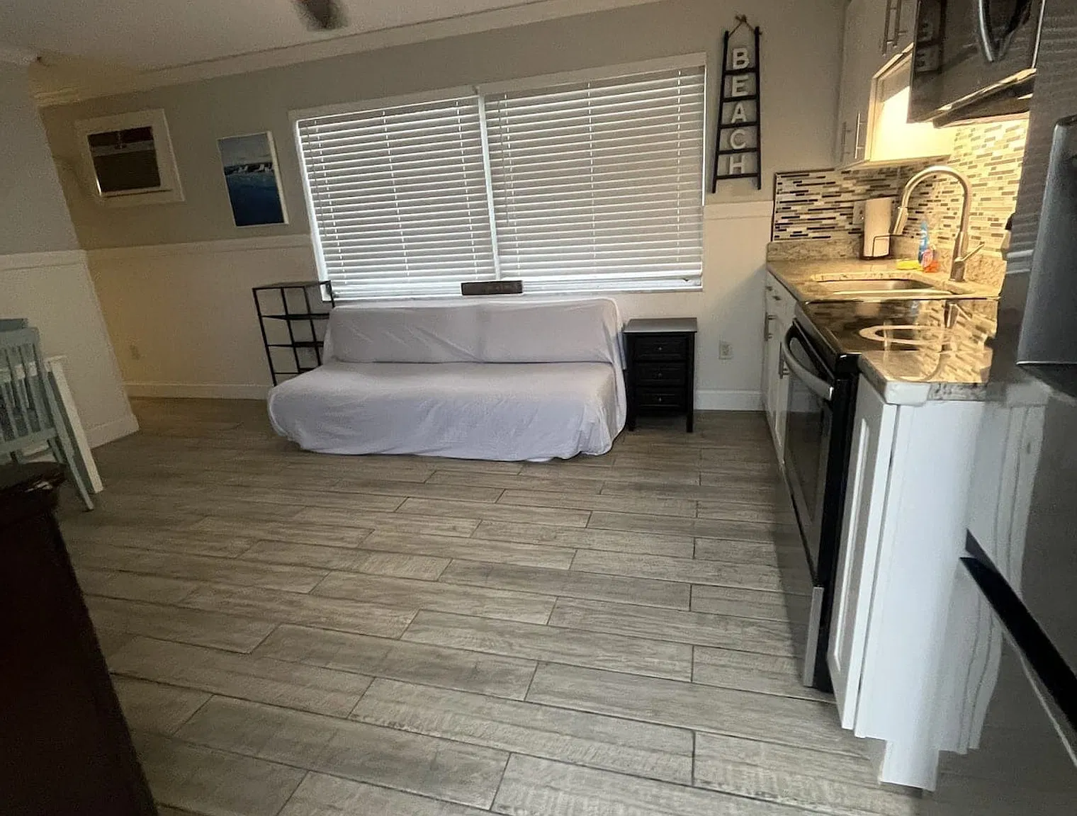 1 bed, 1.0 bath, $3,990 — Photo 2