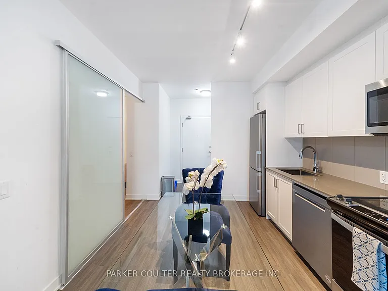681 Yonge St #114 — Photo 10