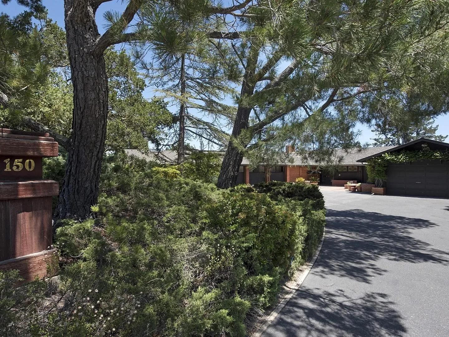 150 Golden Oak Dr photo 1