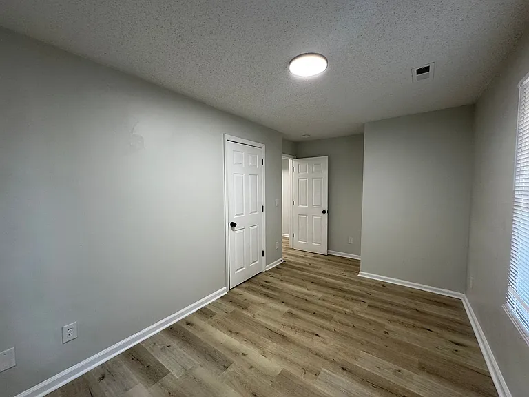 2109 Albany St — Photo 17