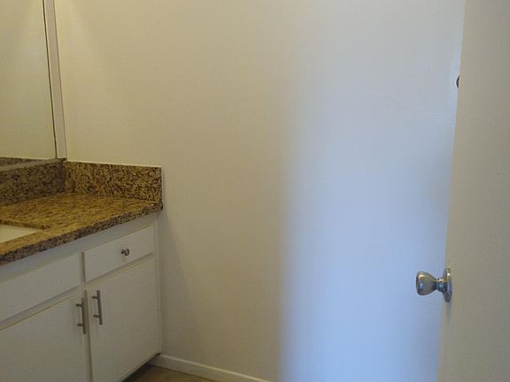 4th image of 1825 Encino Ave