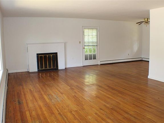 4th image of 48 Hy Vue Dr