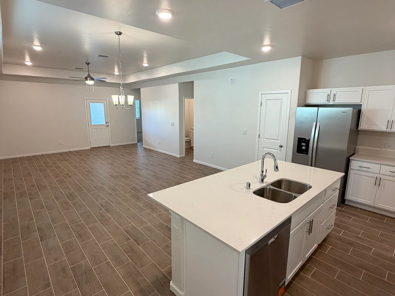 3 bed, 2.5 bath, 1700 sqft, $2,050 — Photo 3