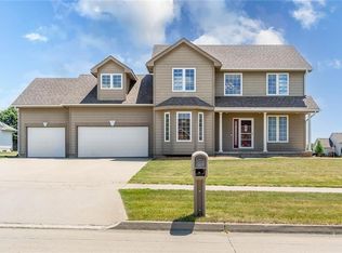 325 Canary Cir, Pleasant Hill, IA 50327