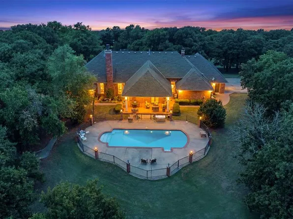 2 S Arcadian Oaks Dr, Edmond, OK 73034