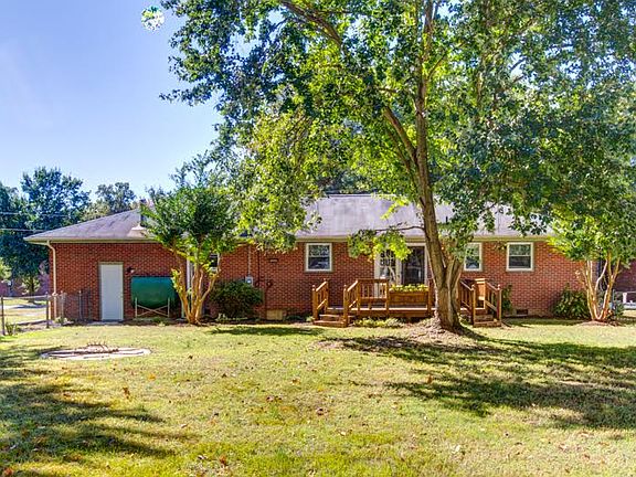 3rd image of 304 New Castle Dr