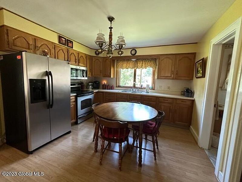 4th image of 4 Harris Ave