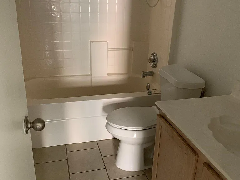 2701 Woodlake Pkwy — Photo 22