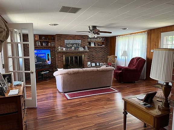 5th image of 1145 Crestview Dr
