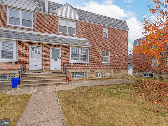 2nd image of 1839 Oakmont St