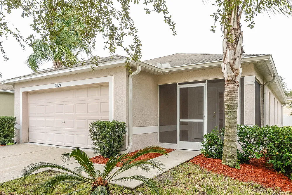 3 bed, 2.0 bath, 1340 sqft, $2,035 — Photo 2