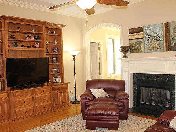 4th image of 109 Saint Andrews Dr