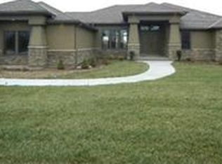 8060 N Caldwell Ave, Parkville, MO 64152