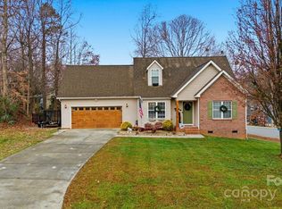 122 Valley Glen Dr, Troutman, NC 28166