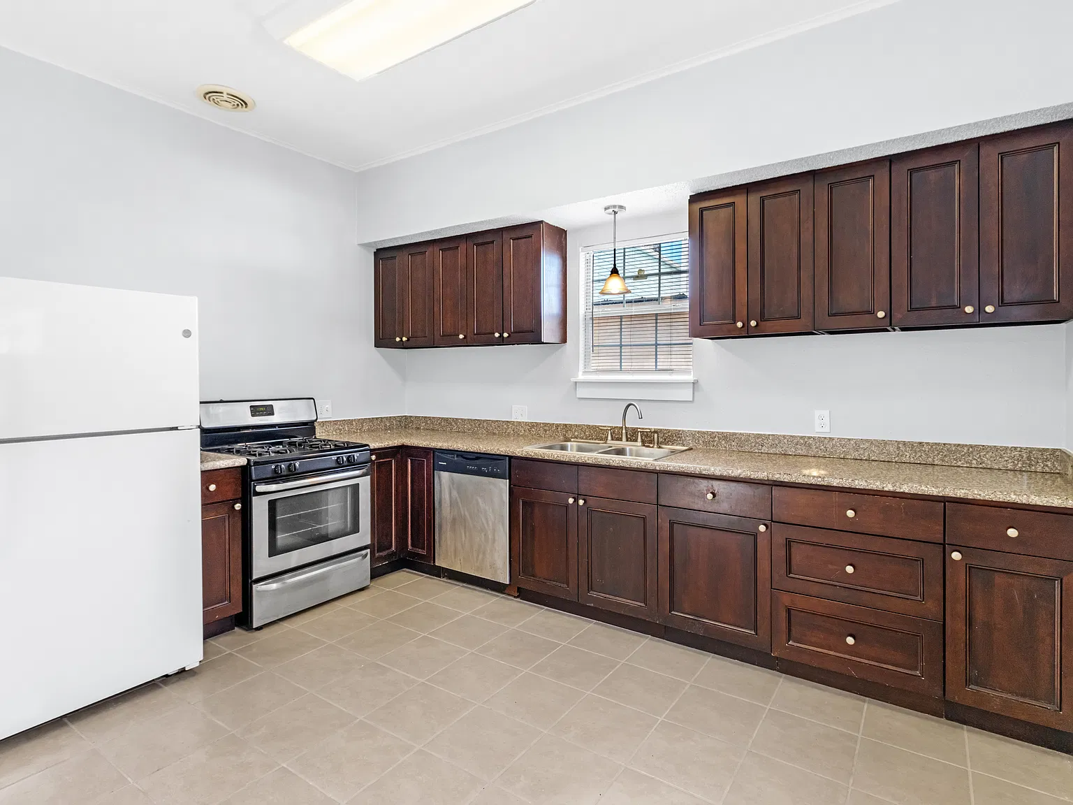 2 bed, 880 sqft, $1,875 — Photo 4