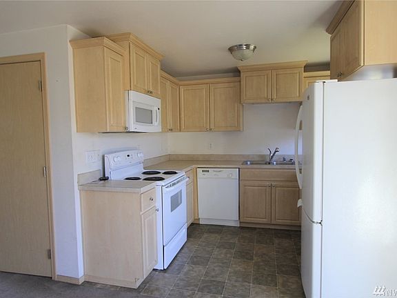 2nd image of 421 E King St