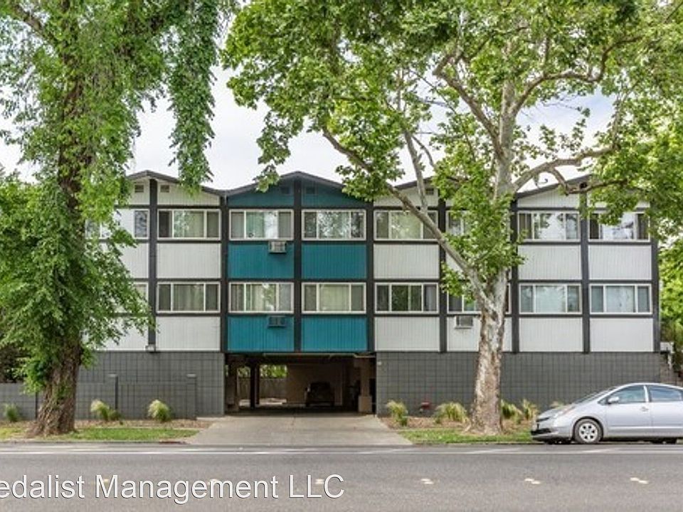 1st image of 411 1st St #411
