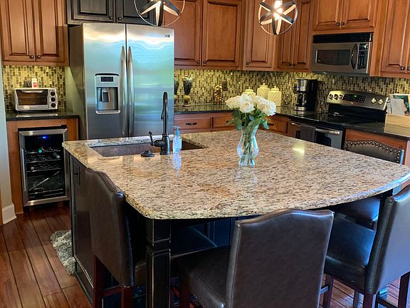 5th image of 2313 NW Cove Dr