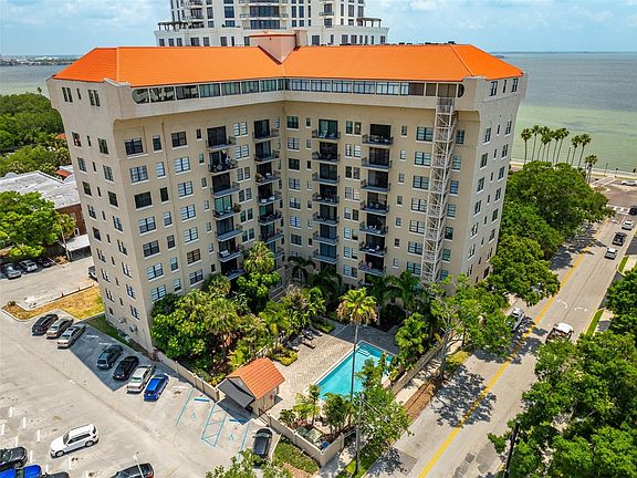 2nd image of 2109 Bayshore Blvd Unit 909