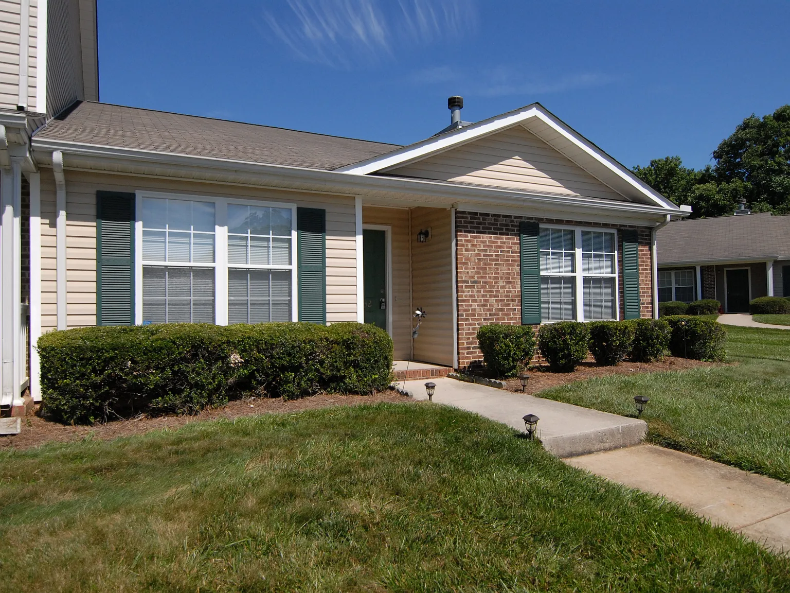 3 bed, 1354 sqft, $1,825 — Photo 2