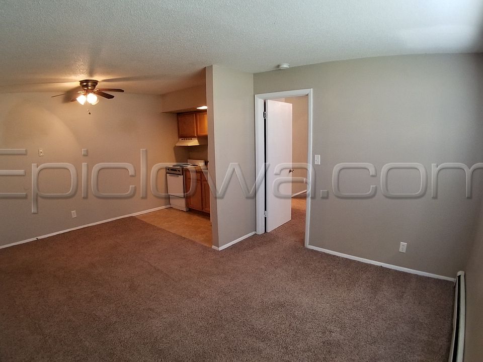 1st image of 1385 Meadowview Dr APT 3