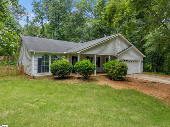 121 Confederate Ln, Greer, SC 29651