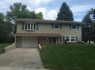 1012 W 72nd Ave, Merrillville, IN 46410