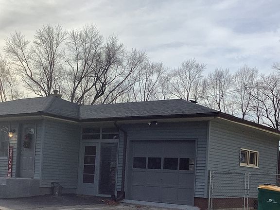 4th image of 303 Oakview Ave